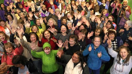 Municipalidad de Santiago celebró la primavera junto a personas mayores